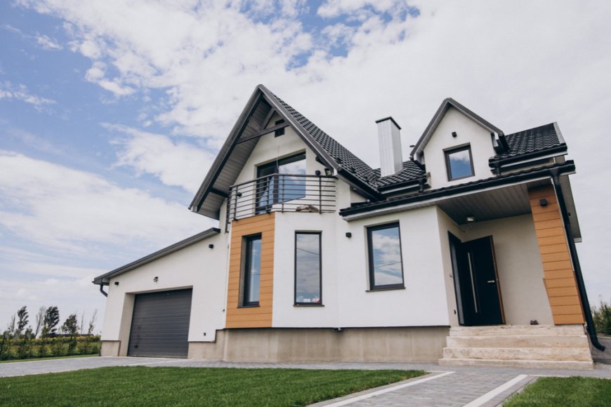 Your Guide to Navigating the Competitive Housing Market: Tips for Making Smart Decisions when Buying or Renting a Home