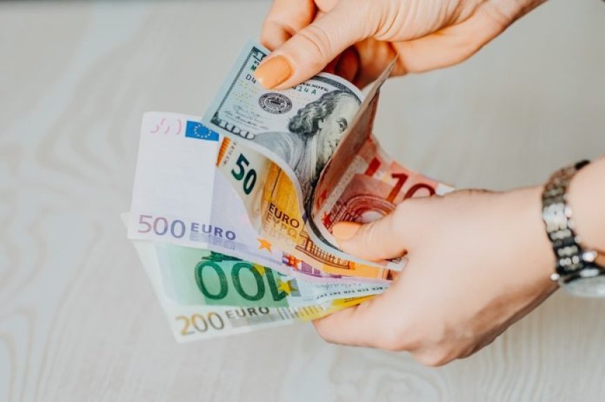 Forex Dollar Strengthens for Second Week as Rate Cut Bets Fade
