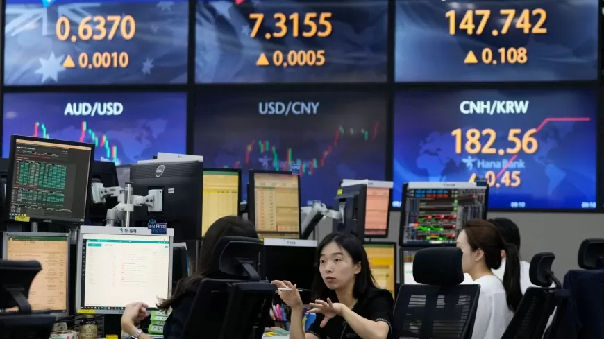 Asian Stocks Climb on US Gains and China Support