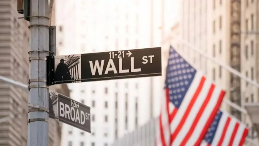 Trump’s Fed Criticism Triggers Wall Street Panic: Investors Flee U.S. Markets for Gold and Bitcoin